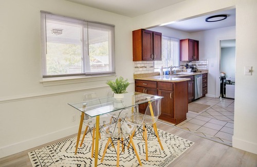 Norfolk - Virginia Beach Hütte | Pet-friendly Norfolk Retreat ~ 7 Mi to Beach!