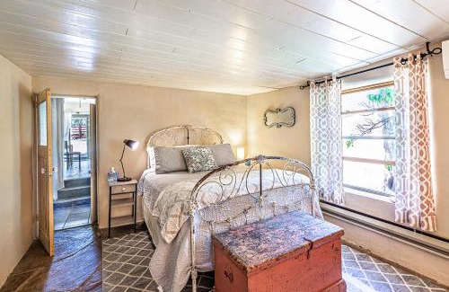 Canoncito Bed & Breakfast | Pet Friendly Piñon Heaven