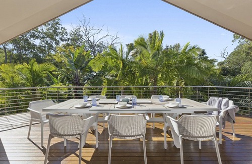 Korora Haus | Pet Friendly, Pool, Beachside BBQ Heaven, Sleeps 8-10