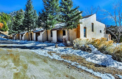 Arroyo Seco Wohnung | Pet-friendly Rental ~ 8 Mi to Taos Ski Valley
