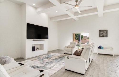 Rio Rancho Haus | Pet-Friendly Rio Rancho Home with Fire Pit