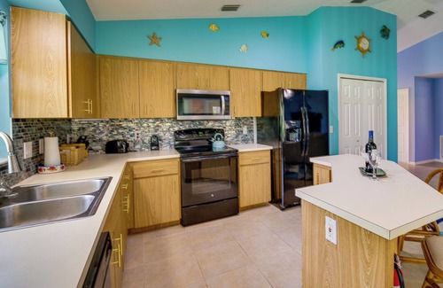 Sebastian Highlands Hütte | Pet-friendly Sebastian Home: w/ Porch + Lake View!