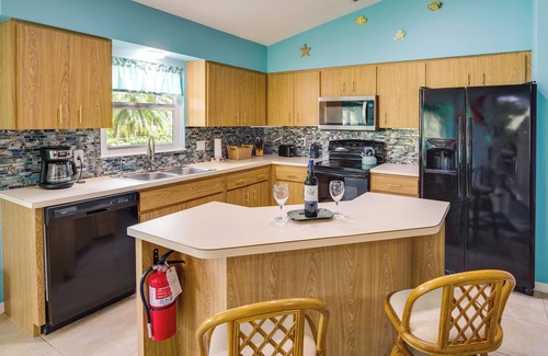 Sebastian Highlands Hütte | Pet-friendly Sebastian Home: w/ Porch + Lake View!