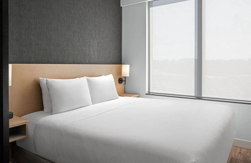 Dunwoody Hotel | Pet-Friendly Stay w/ Daily Free Breakfast Minutes to LEGOLAND® Discovery Center