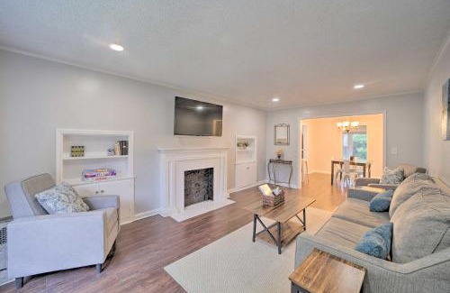 Tulsa Haus | Pet-Friendly Tulsa Digs with Deck and Fenced Yard