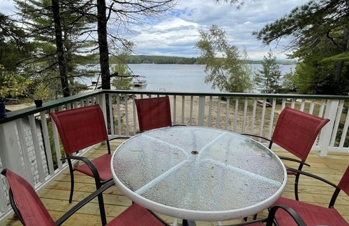 Gray Hütte | PET FRIENDLY WITH A SANDY BEACH AND DOCK