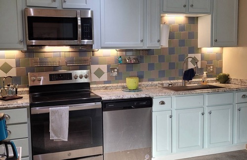 Edgewater Haus | Pet Friendly with no pet fees and pool access " The Riverwalk cottage"