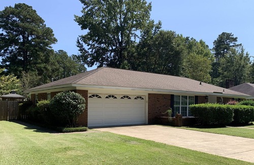 Columbus Haus | Pet Friendy 3/2 with screened in patio and privace fenced-in back yard!