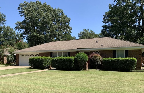 Columbus Haus | Pet Friendy 3/2 with screened in patio and privace fenced-in back yard!