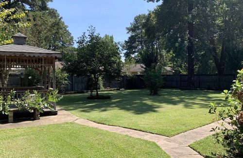 Columbus Haus | Pet Friendy 3/2 with screened in patio and privace fenced-in back yard!