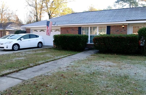 Columbus Haus | Pet Friendy 3/2 with screened in patio and privace fenced-in back yard!