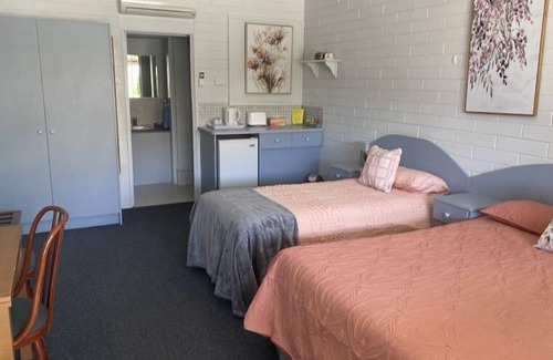 Peterborough Hotel | Peterborough Motel