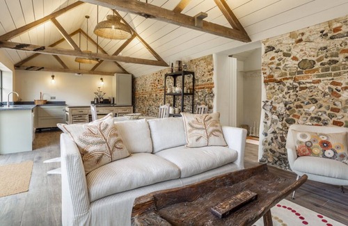 East Dereham Villa | Petite Barn - Two Bedroom Villa, Sleeps 4