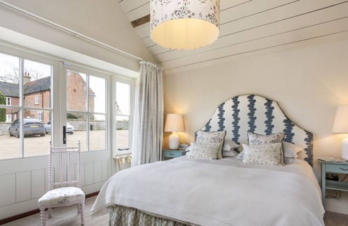 East Dereham Villa | Petite Barn - Two Bedroom Villa, Sleeps 4