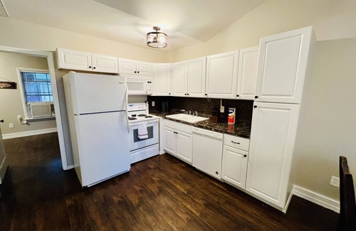 Lincoln Wohnung | Pet’s love “The Bachelor” Lakefront Apt @ Sunset Estates