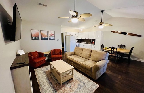 Lincoln Wohnung | Pet’s love “The Bachelor” Lakefront Apt @ Sunset Estates