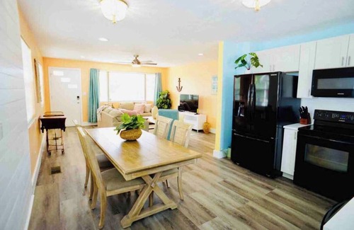 Smith's Memento Haus | PETS OK! Beach Paradise! Walk to Ocean Center & Beach