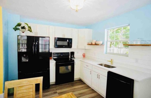 Smith's Memento Haus | PETS OK! Beach Paradise! Walk to Ocean Center & Beach