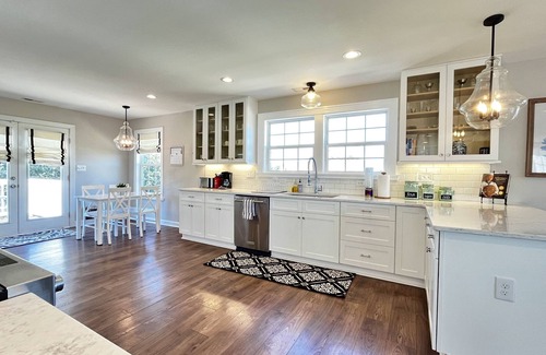 East Ocean View Haus | Pets Welcome! Large 4 Bed Beach View Privately Own/Operated