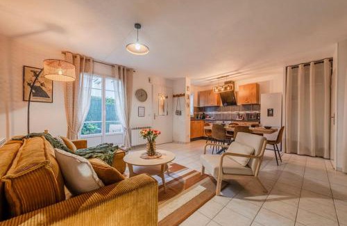 Magny-le-Hongre Haus | Phantasia by Kleidos, 10 min de Disney! Jolie Maison Familiale 6P, 2 chambres, Terrasse, Parking