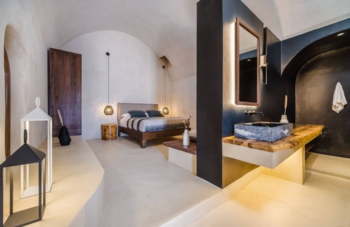 Pyrgos Haus | Phaos 1870 A Restored Winery