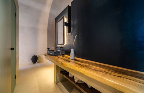 Pyrgos Haus | Phaos 1870 A Restored Winery
