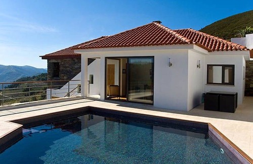 Gouvaes Villa | Phenomenal Pinhao Villa | 3 Bedrooms | Villa Douroco | Beautiful Valley Views | Pool Table