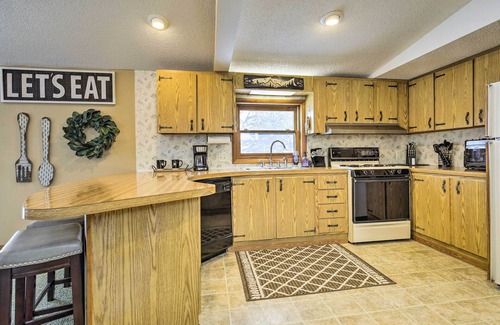 Phillips Kabine | Phillips Cabin w/ Lake Views & Private Dock!