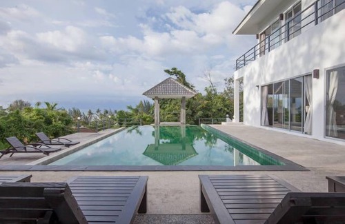 Sa Khu Villa | Phuket Seaview Villa; zu Fuß zum Strand