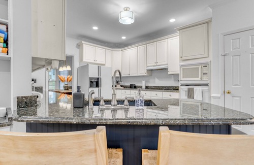 High Point Haus | Pickleball, Basketball, Movie Theater, King Beds