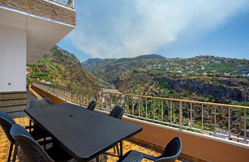 Tabua Haus | Pico The Best View