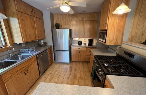 Sturgeon Lake Kabine | Picturesque Up North Lakeside Family Getaway