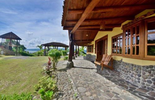 El Fosforo Haus | Pie In The Sky 3, Stunning Lake Volcano Views!