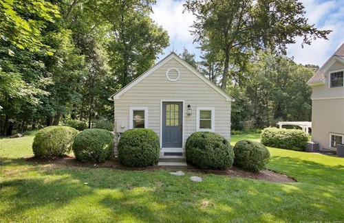 Westport Hütte | Pied-à-terre in prestigious Long Lots area of Westport