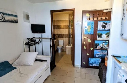 Ajaccio Wohnung | Pied dans l'eau vue îles sanguinaires t1 15+5m2 les calanques avec spa et piscine