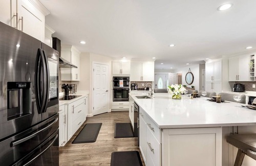 Chester Haus | Pier Pleasure Retreat- Waterfront & Private Pier