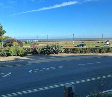 Felixstowe Wohnung | Pier View Felixstowe - Sea View, 50m from the beach