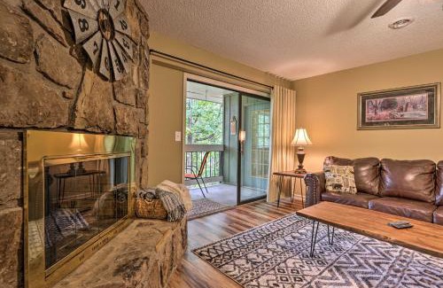 Pigeon Forge Wohnung | Pigeon Forge Condo with Balcony 5 Mi to Attractions