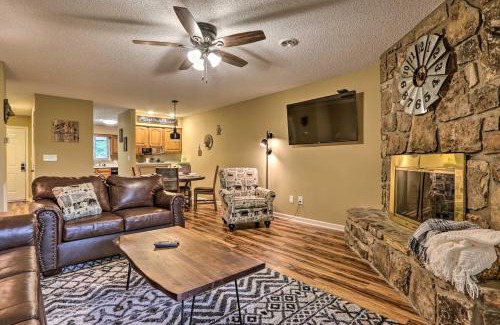 Pigeon Forge Wohnung | Pigeon Forge Condo with Balcony 5 Mi to Attractions