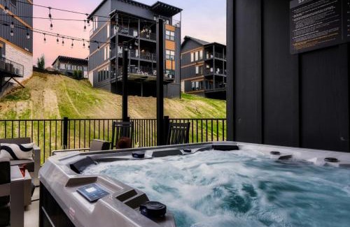 Sevierville Haus | Pigeon Forge Large Cabins Sleeps Up to 66 Water Park Access