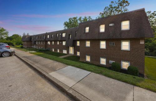 Newark Wohnung | Pine Brook 1122 I Pool Gym I Free Parking !