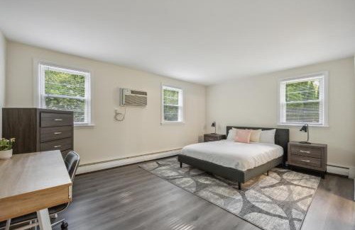 Newark Wohnung | Pine Brook 120 I Pool Gym I Free Parking !