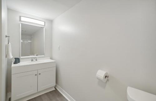 Newark Wohnung | Pine Brook 518 I Spacious 2bd Garden Style Oasis