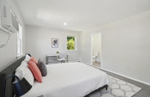 Newark Wohnung | Pine Brook 518 I Spacious 2bd Garden Style Oasis