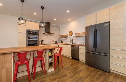 Ponderosa Palisades Haus | Pine Cone Place Brand New Build, EV Charger, Hydronic Heat, Steam Shower, 500G Wifi, Arcade & PS4