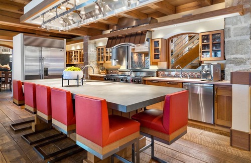 Williamsburg Haus | Pine Hollow in Elk Rapids - World Class Property!