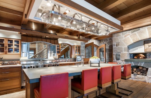 Williamsburg Haus | Pine Hollow in Elk Rapids - World Class Property!