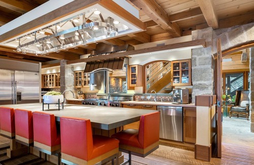 Williamsburg Haus | Pine Hollow in Elk Rapids - World Class Property!