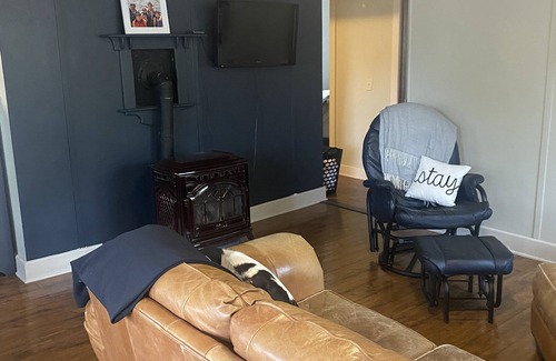 Wamic Hütte | Pine Hollow Maupin Adventure Cottage