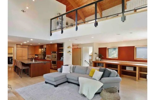 Baldwin Haus | Pine Lake Summer and Winter Retreat